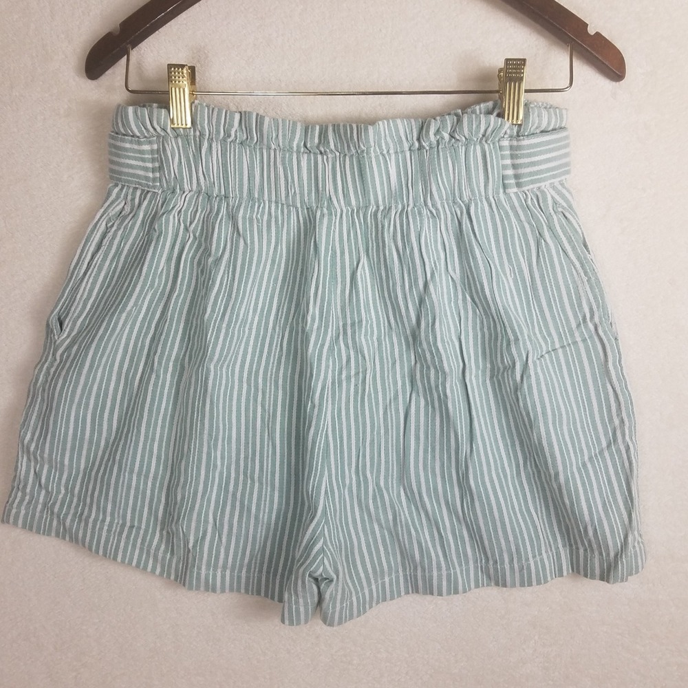 Stradivarius Shorts Women M Green White Striped Excellent High Waist Pleated - Picture 2 of 6